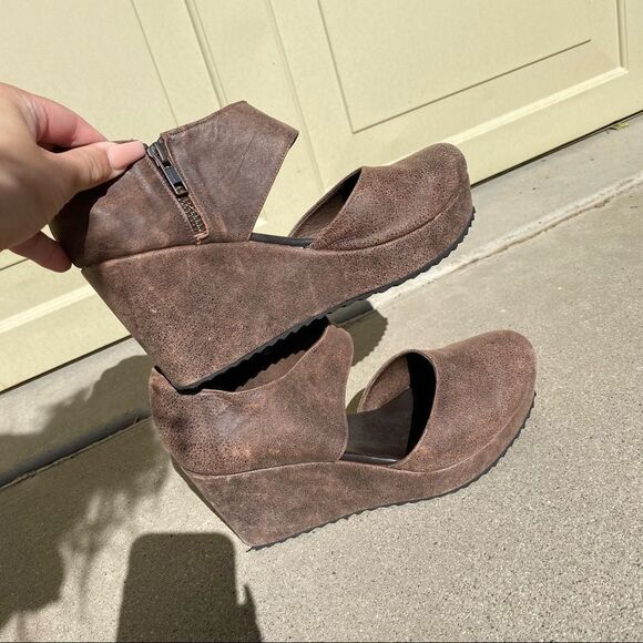 🍄 Cordani Brown Heeled Wedges - Picture 2 of 7